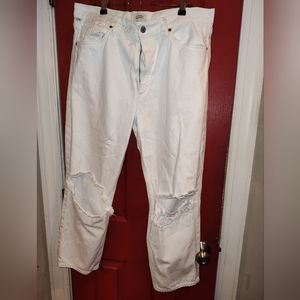 Women's White jeans. Size 31. Short Excellent condition.
